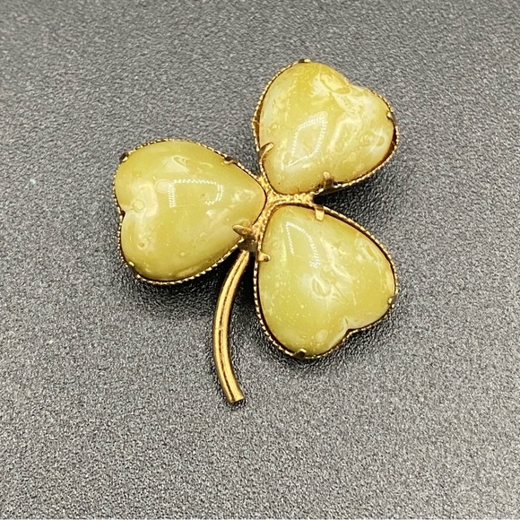 Cloverleaf Shamrock Brooch with Glossy Finish set in Gold Tone - Picture 1 of 10